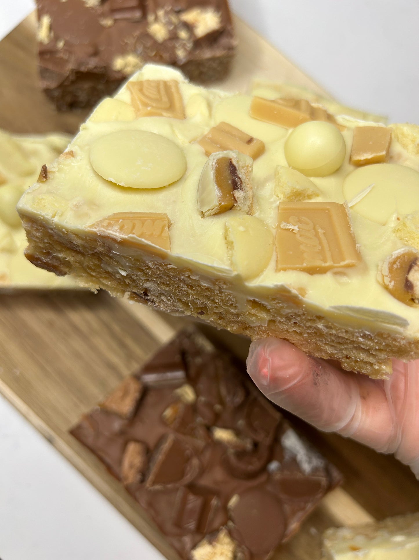 Large white chocolate crispie slice