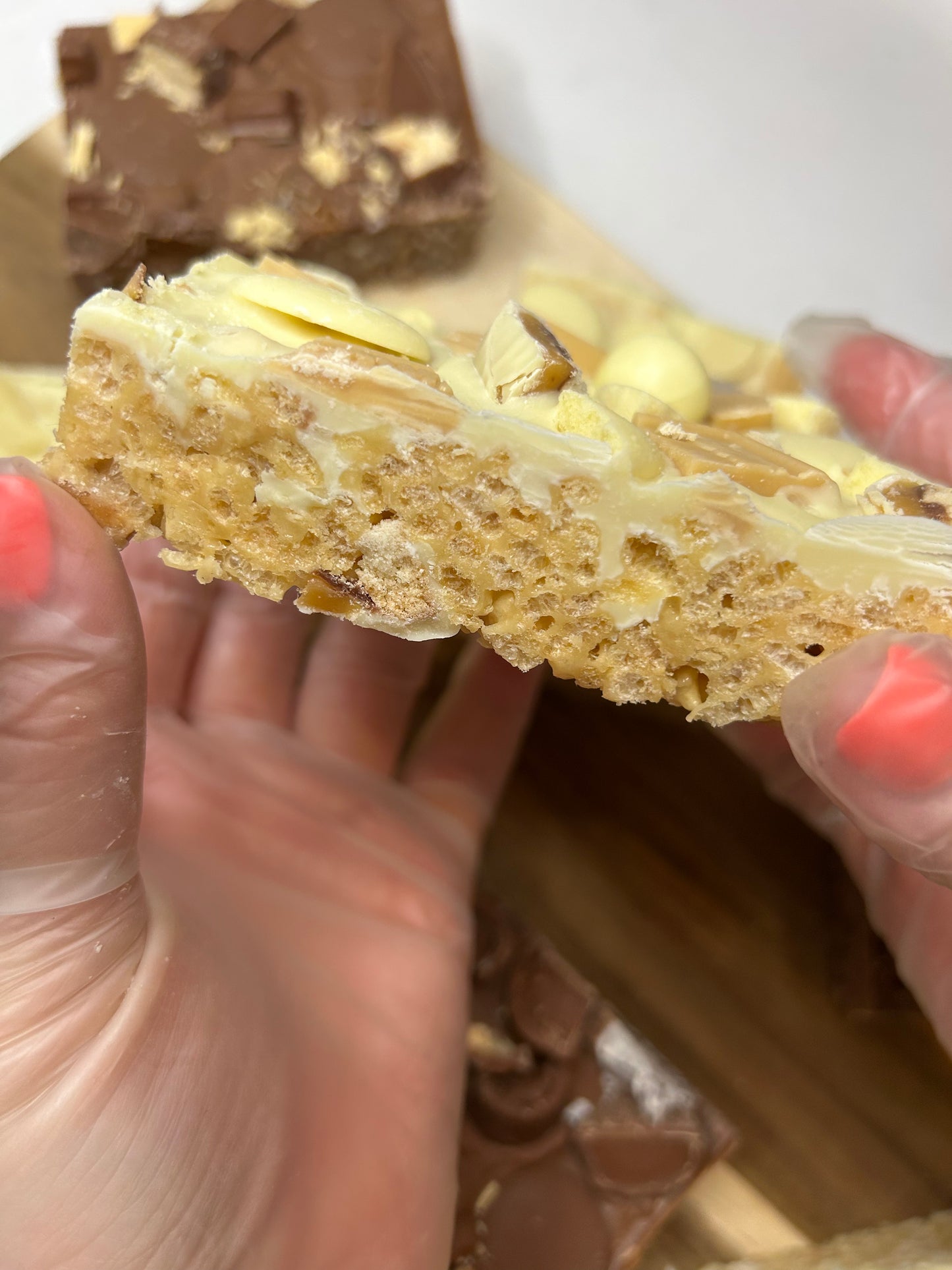 Large white chocolate crispie slice